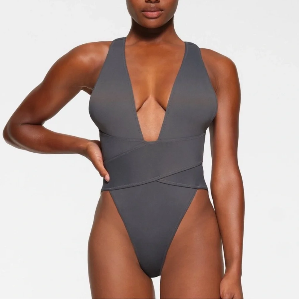 SWIM CUT OUT PLUNGE MONOKINI  4X